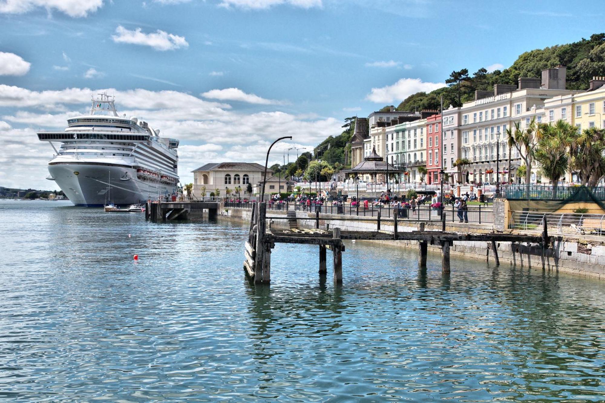 Commodore Hotel Cobh Exterior foto