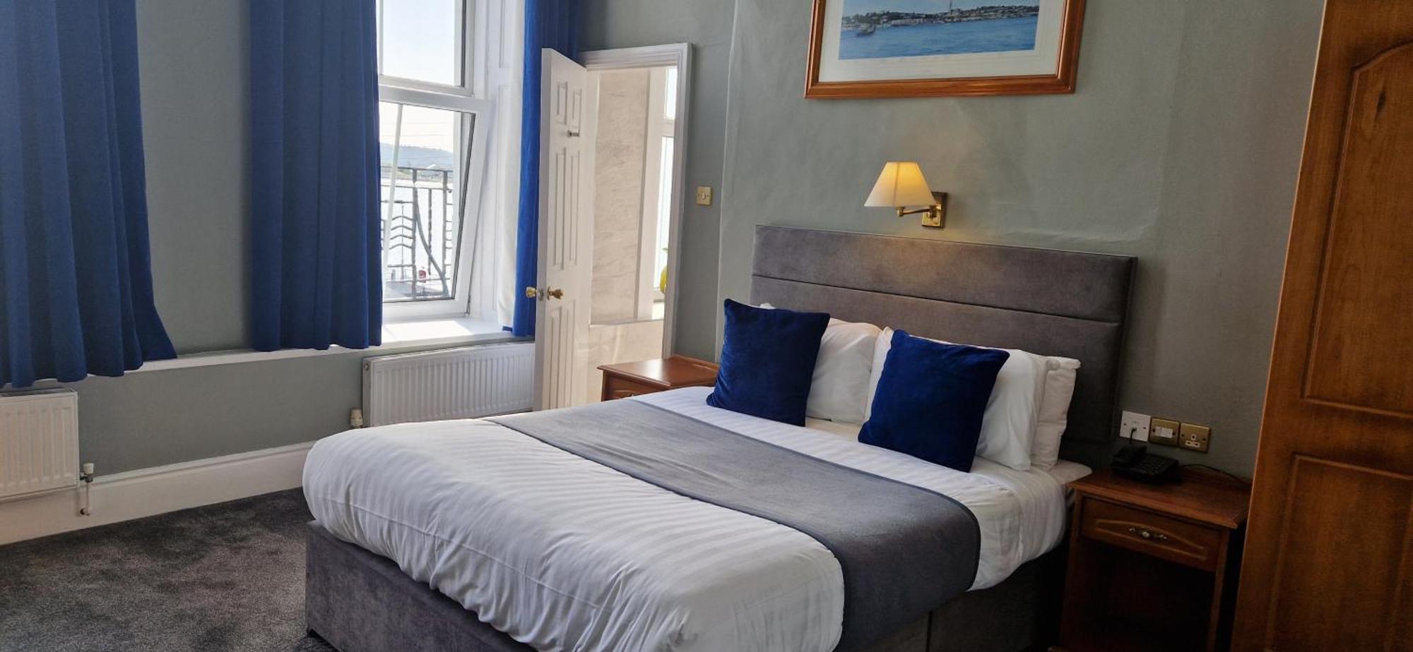 Commodore Hotel Cobh Exterior foto