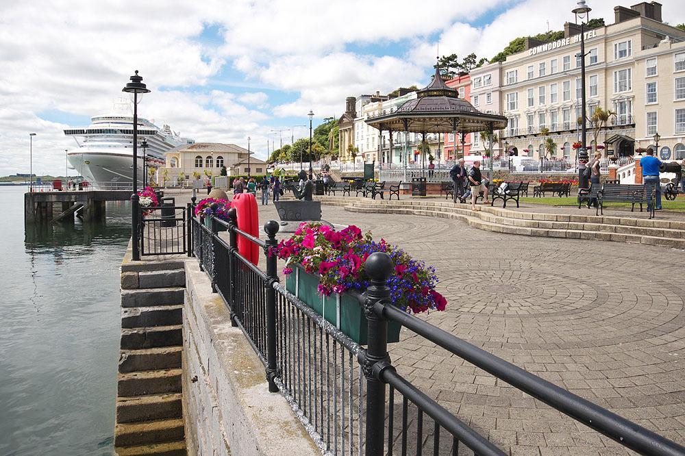 Commodore Hotel Cobh Exterior foto