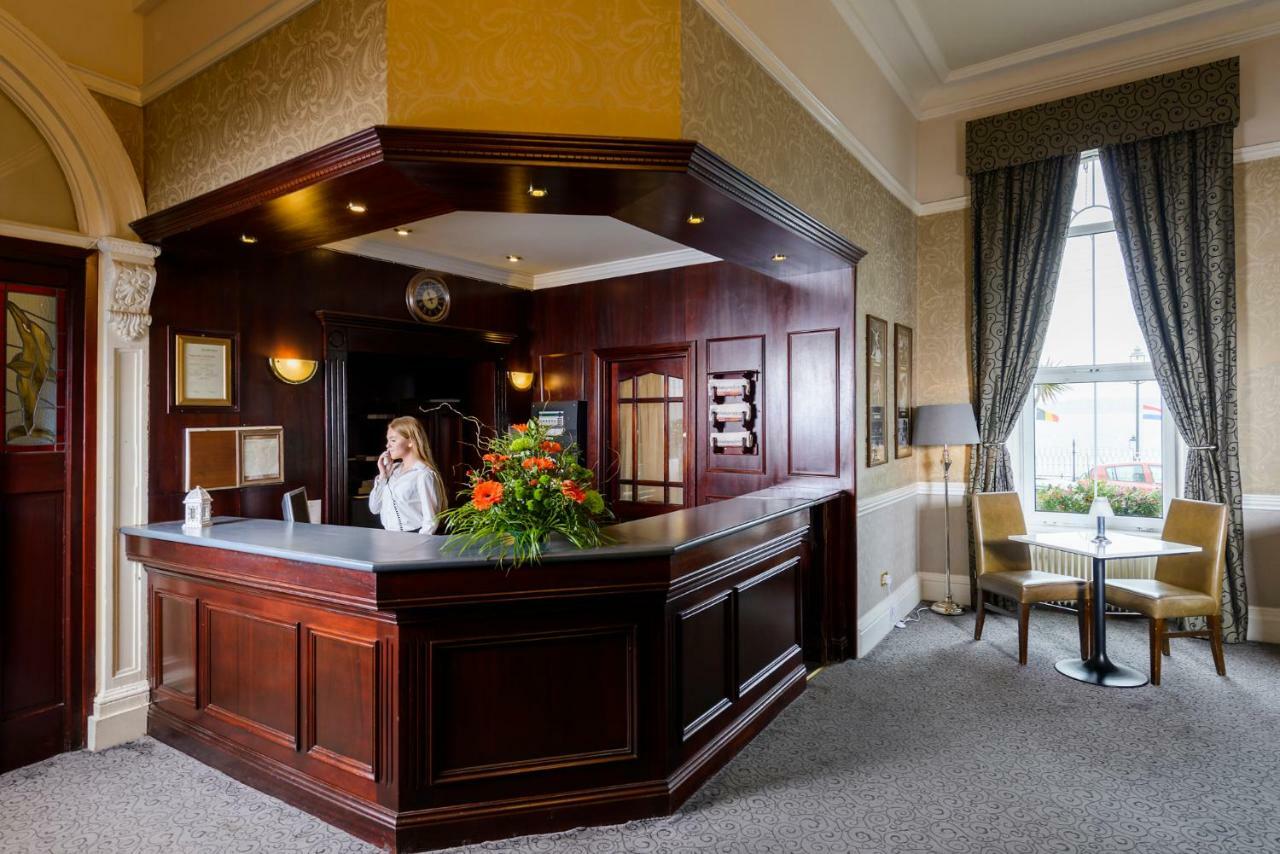 Commodore Hotel Cobh Exterior foto